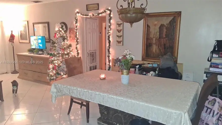 750 NE 171st St, North Miami Beach, FL 33162 - Image #3