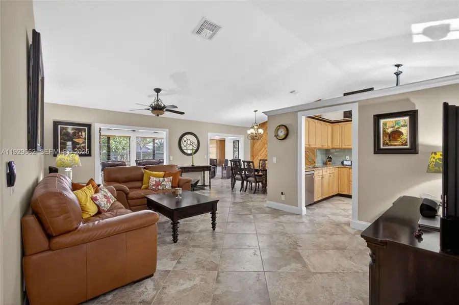 135 Rosewood Cir, Jupiter, FL 33458 - Image #2