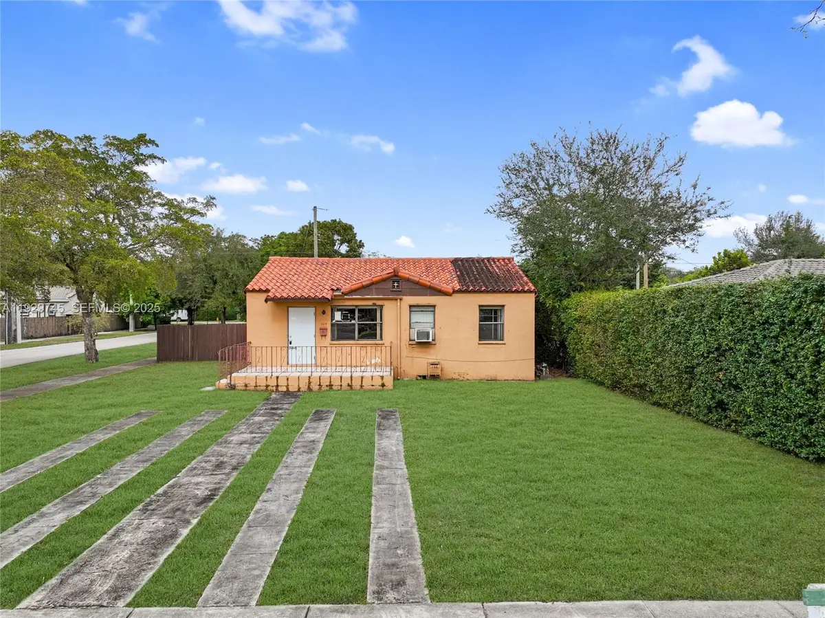 389 Lafayette Dr, Miami Springs, FL 33166 - Image #1