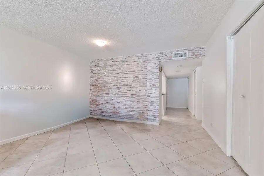 325 Lakeview Dr #102, Weston, FL 33326 - Image #3