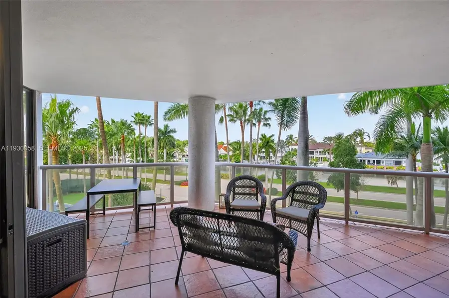 3598 Yacht Club Dr #302, Aventura, FL 33180 - Image #2