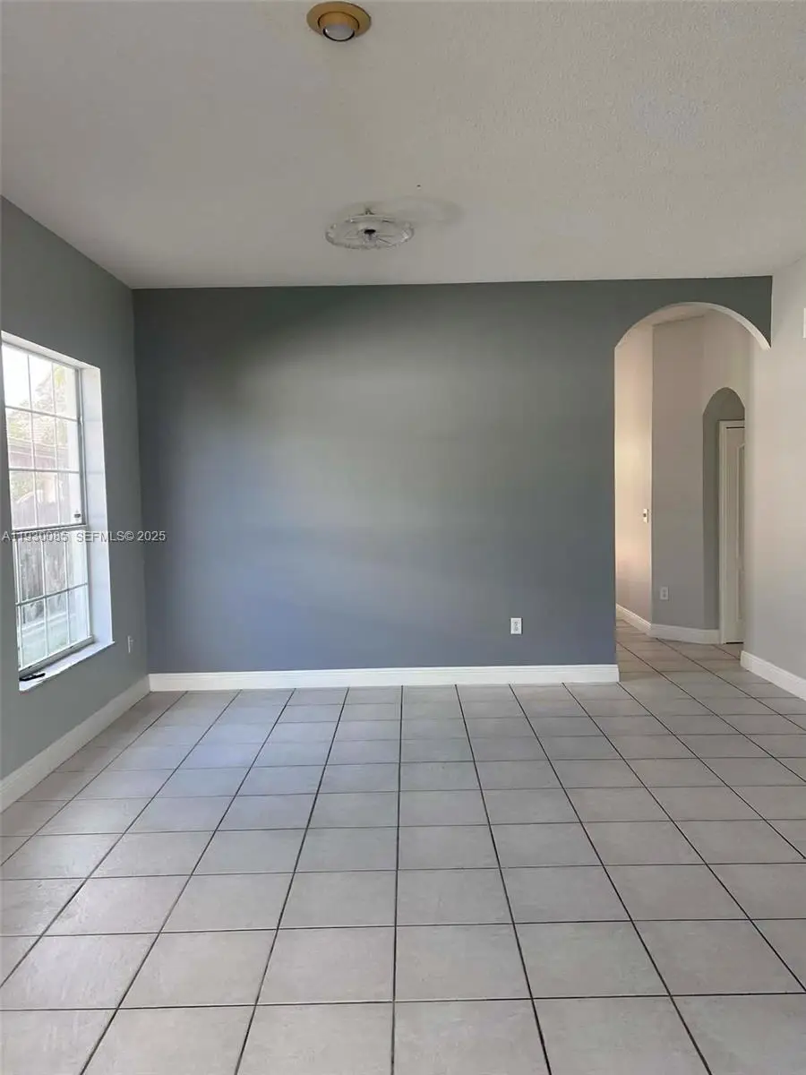 883 SW 142nd Pl, Miami, FL 33184 - Image #2