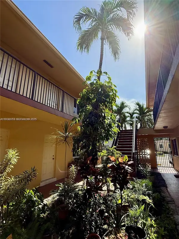 1733 Mayo St #2, Hollywood, FL 33020