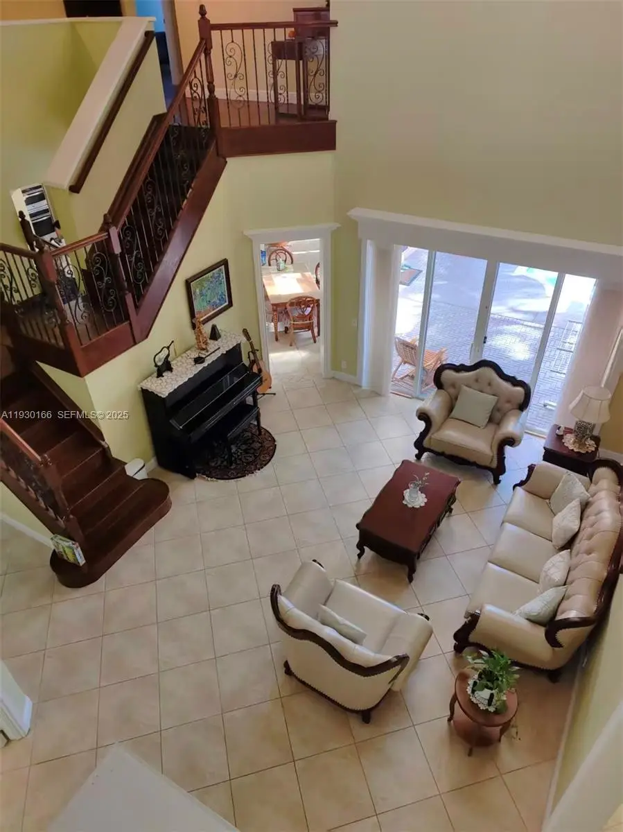 1035 Waterside Cir, Weston, FL 33327 - Image #3