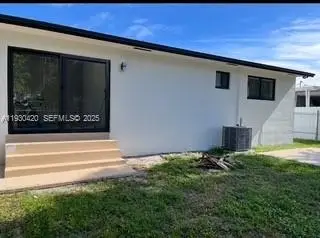 4990 E Palm Ct, Hialeah, FL 33013 - Image #2