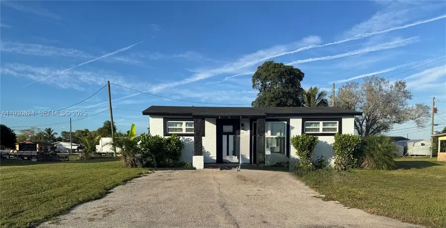 415 SE 4th St, South Bay, FL 33493 - Image #2