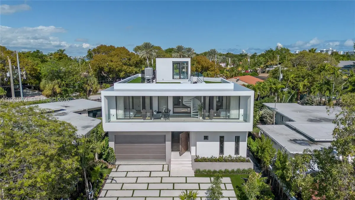 1045 W 47th Ct, Miami Beach, FL 33140 - Image #1