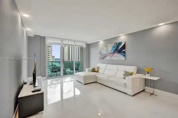 19380 Collins Ave #1104, Sunny Isles Beach, FL 33160