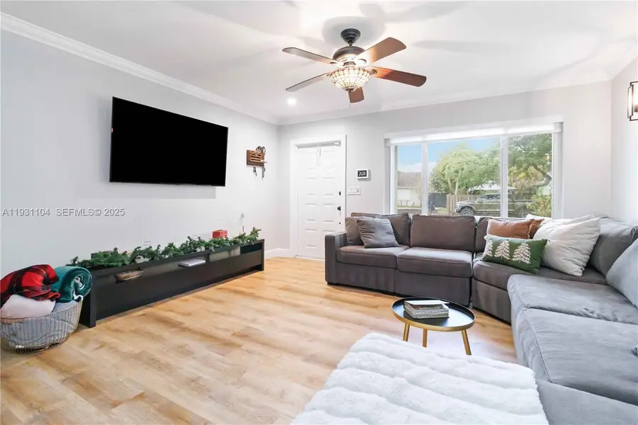 9908 NW 46th Ct, Sunrise, FL 33351 - Image #2