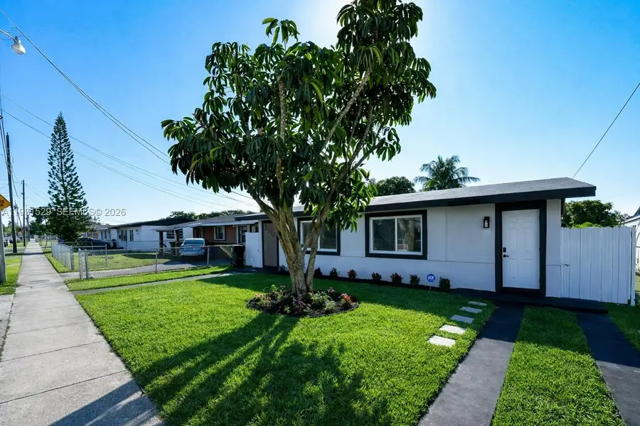 2572 NW 20th St, Fort Lauderdale, FL 33311 - #2