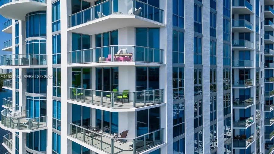 17111 Biscayne Blvd #909, North Miami Beach, FL 33160 - Image #3