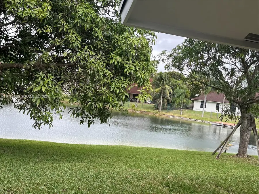 8871 SW 57th Ct, Cooper City, FL 33328 - Image #3