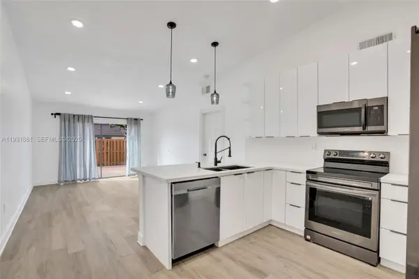 1330 SW 135th Ct, Miami, FL 33184