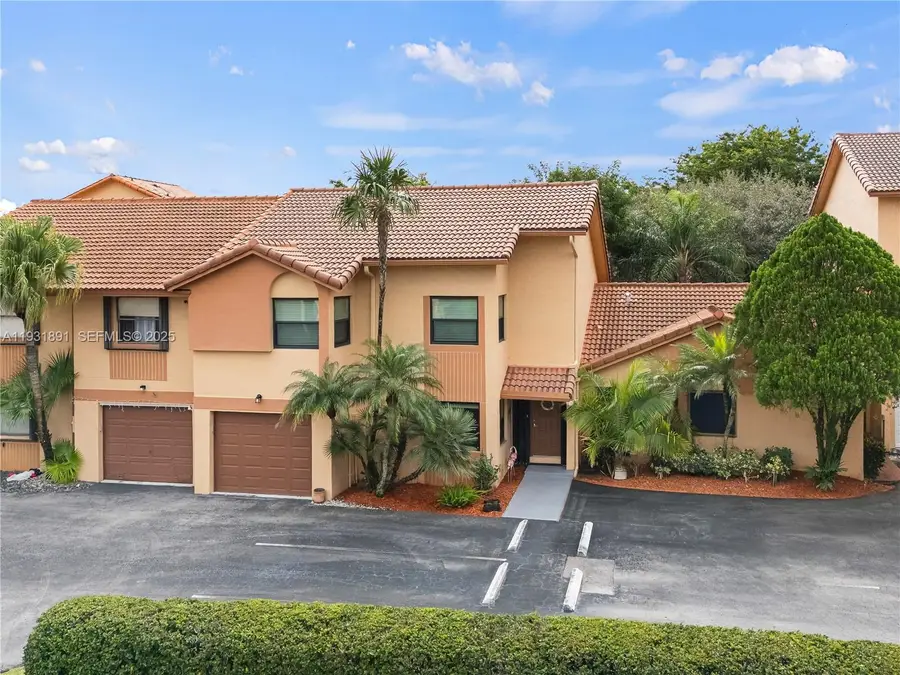 11282 SW 9th Ct, Pembroke Pines, FL 33025 - Image #2