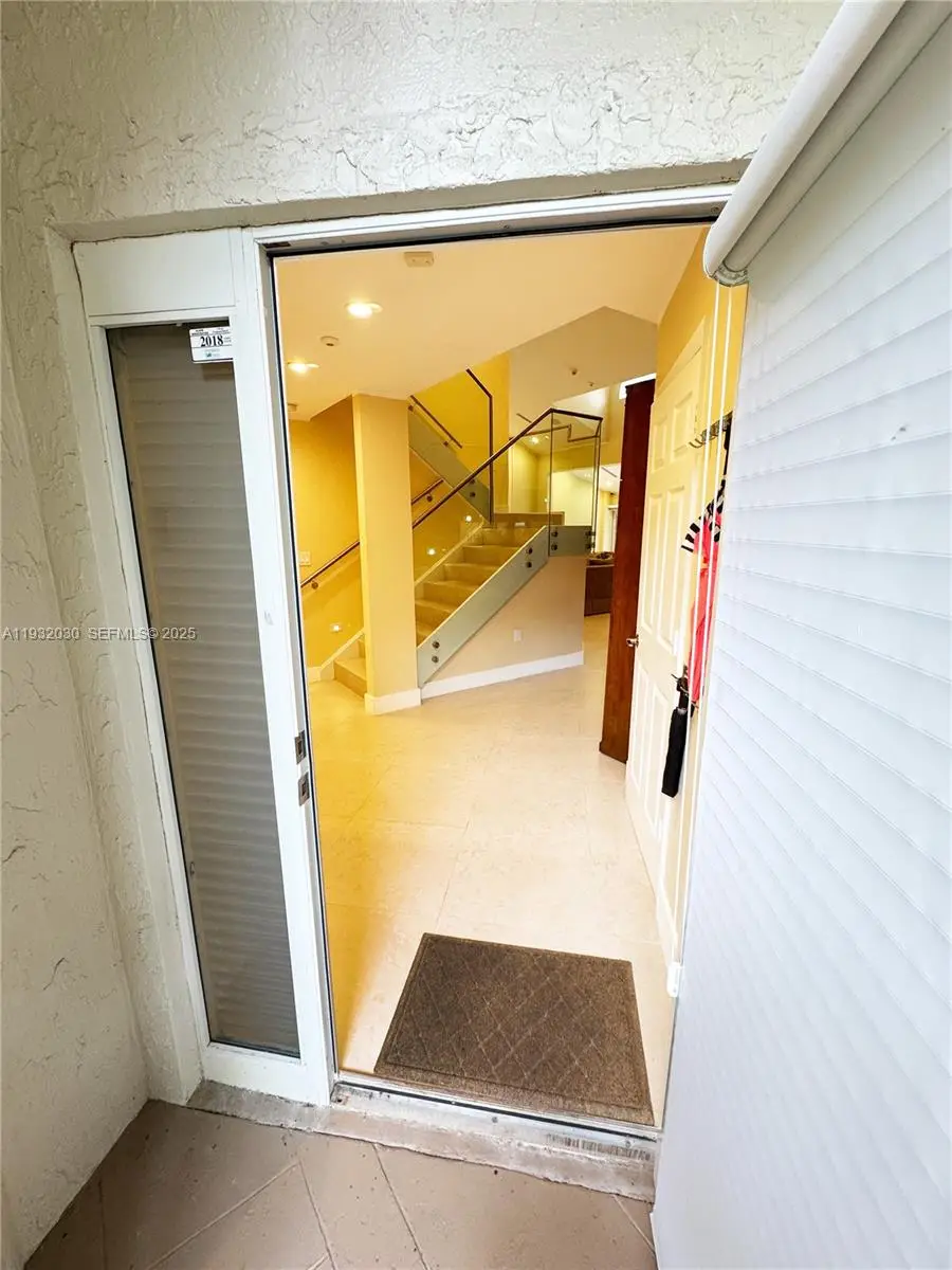 610 Misty Oaks Ln, Pompano Beach, FL 33069 - Image #2