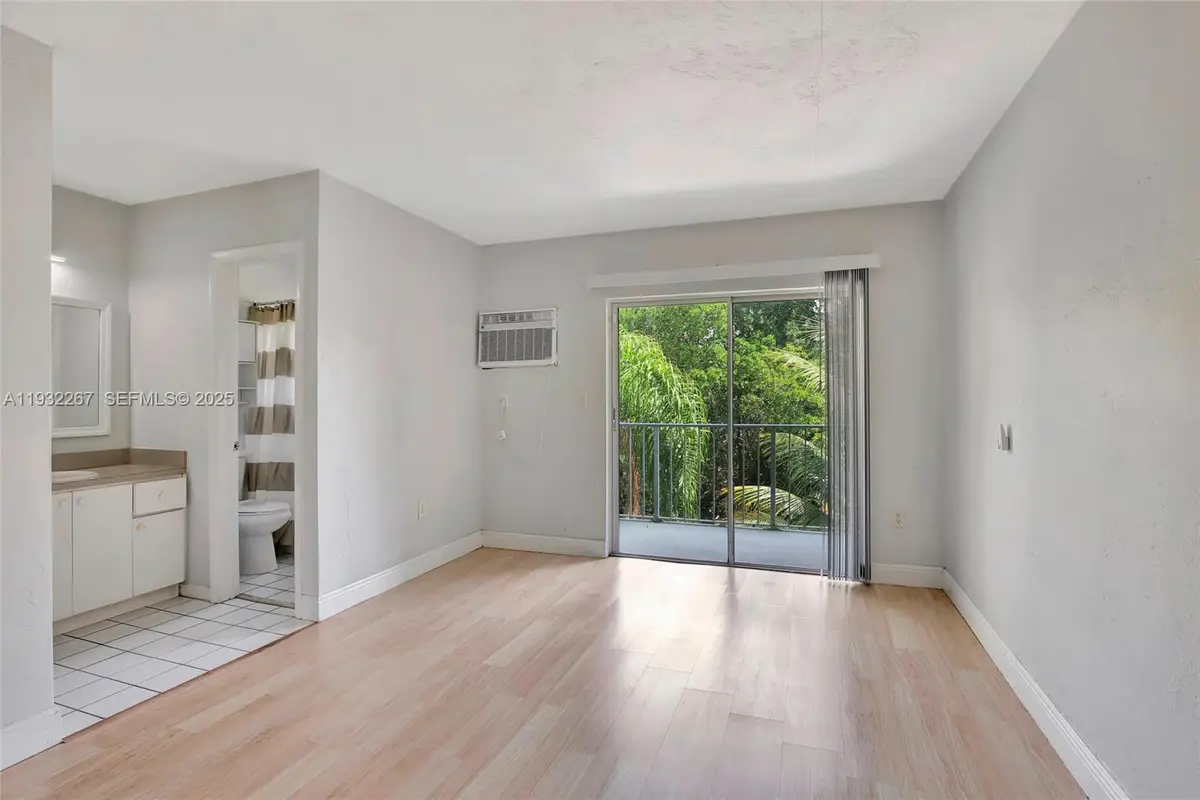 1860 Venice Park Dr #204, North Miami, FL 33181 - Image #1