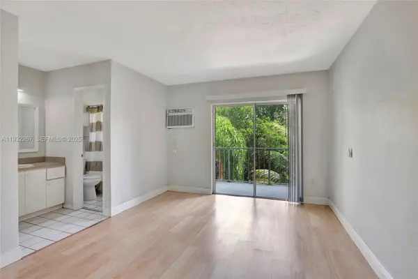 1860 Venice Park Dr #204, North Miami, FL 33181