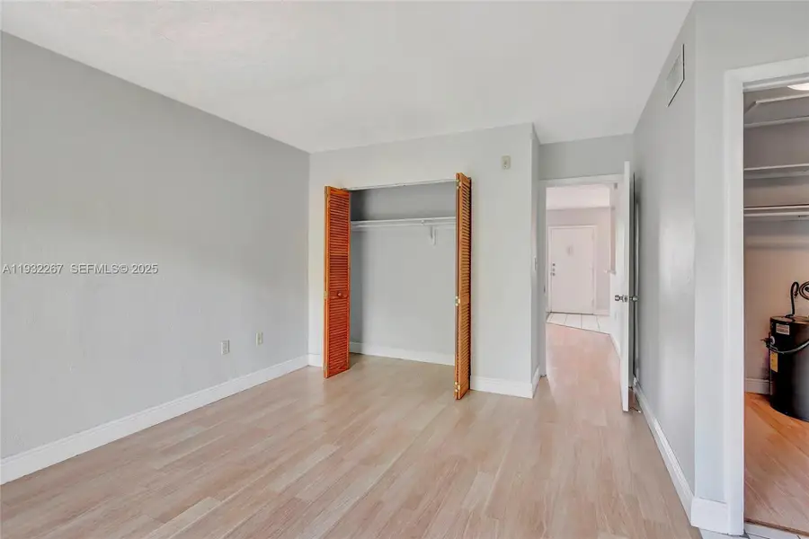 1860 Venice Park Dr #204, North Miami, FL 33181 - Image #3