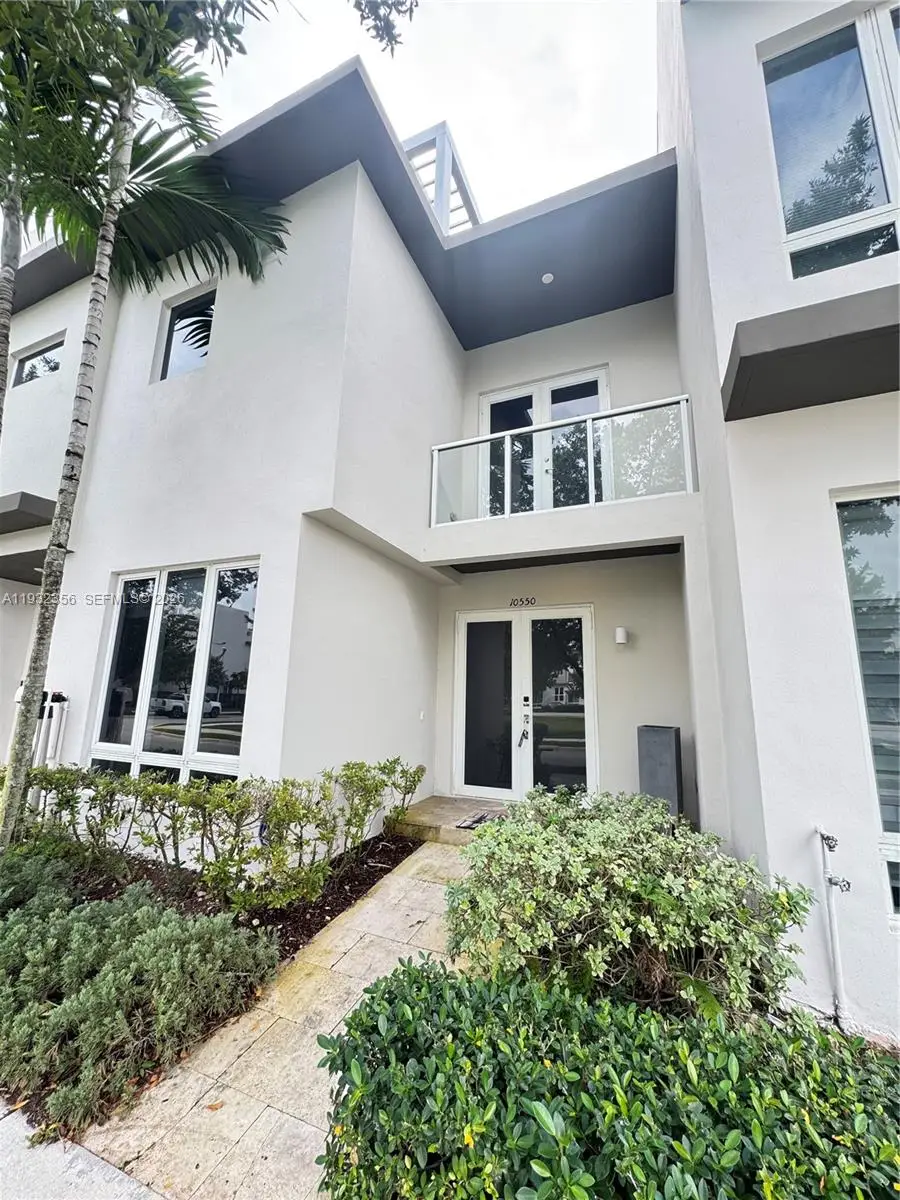 10550 NW 65th Ln, Doral, FL 33178 - Image #2