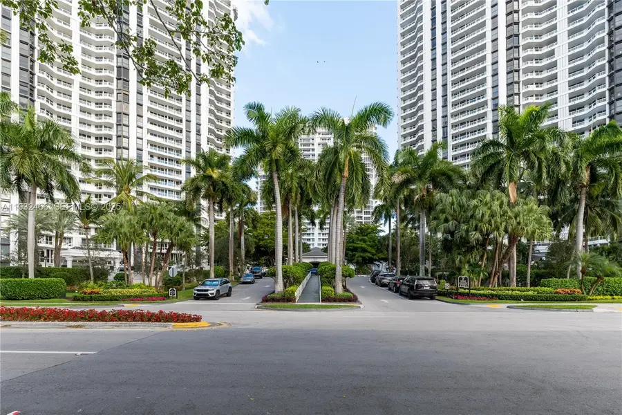21205 Yacht Club Drive #304, Aventura, FL 33180 - Image #2