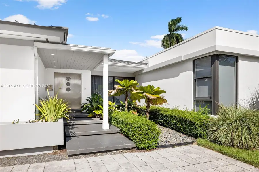 6420 Pinetree Drive Cir, Miami Beach, FL 33141 - Image #2