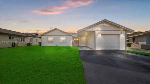 2279 Nova Village Dr, Davie, FL 33317