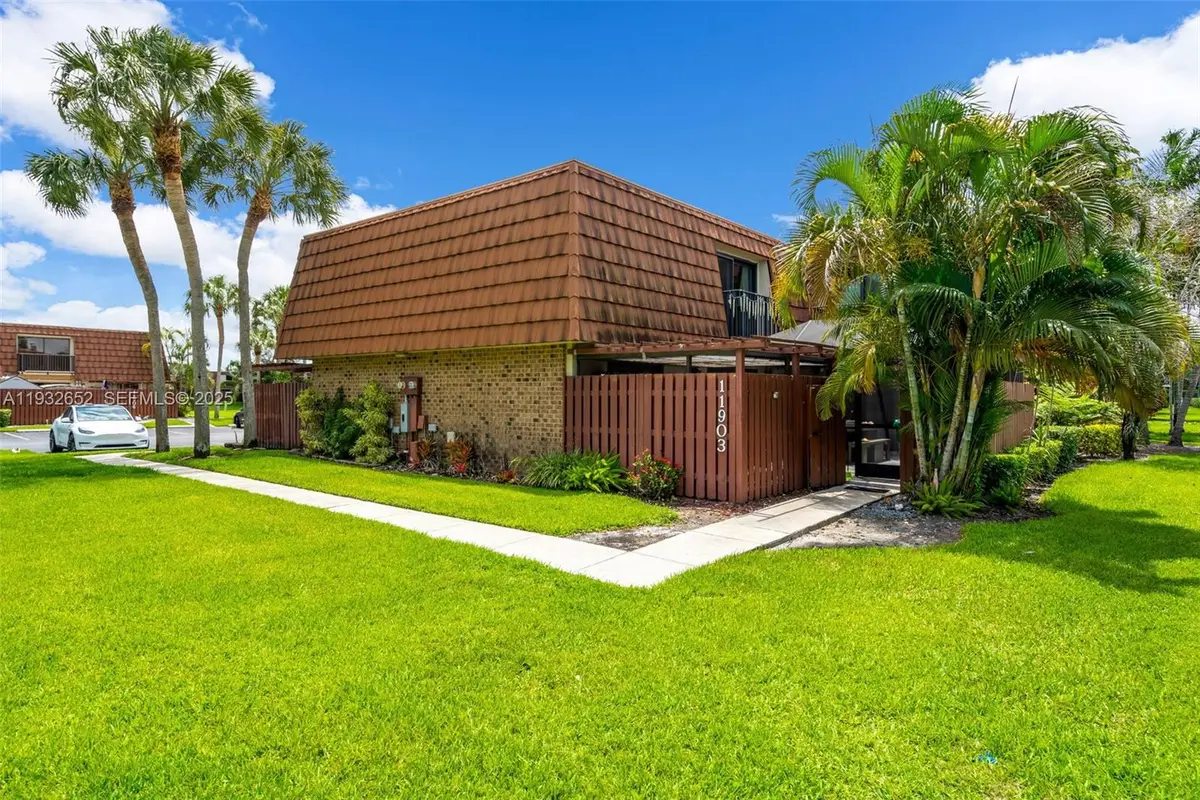 11903 SW 11th Ct, Davie, FL 33325 - Image #1