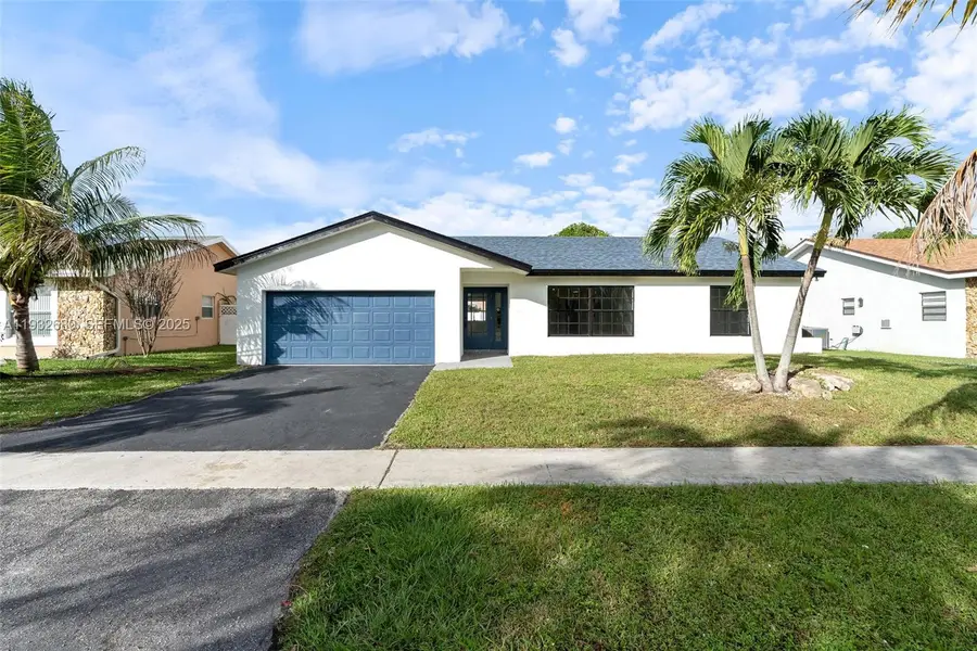 7441 NW 38th Ct, Lauderhill, FL 33319 - #2