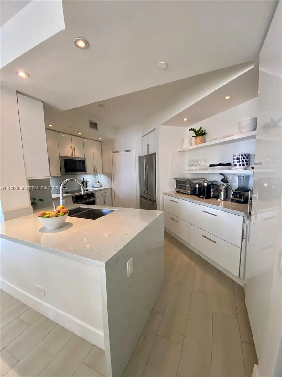 888 Brickell Key Dr, Miami, FL 33131 - Image #2