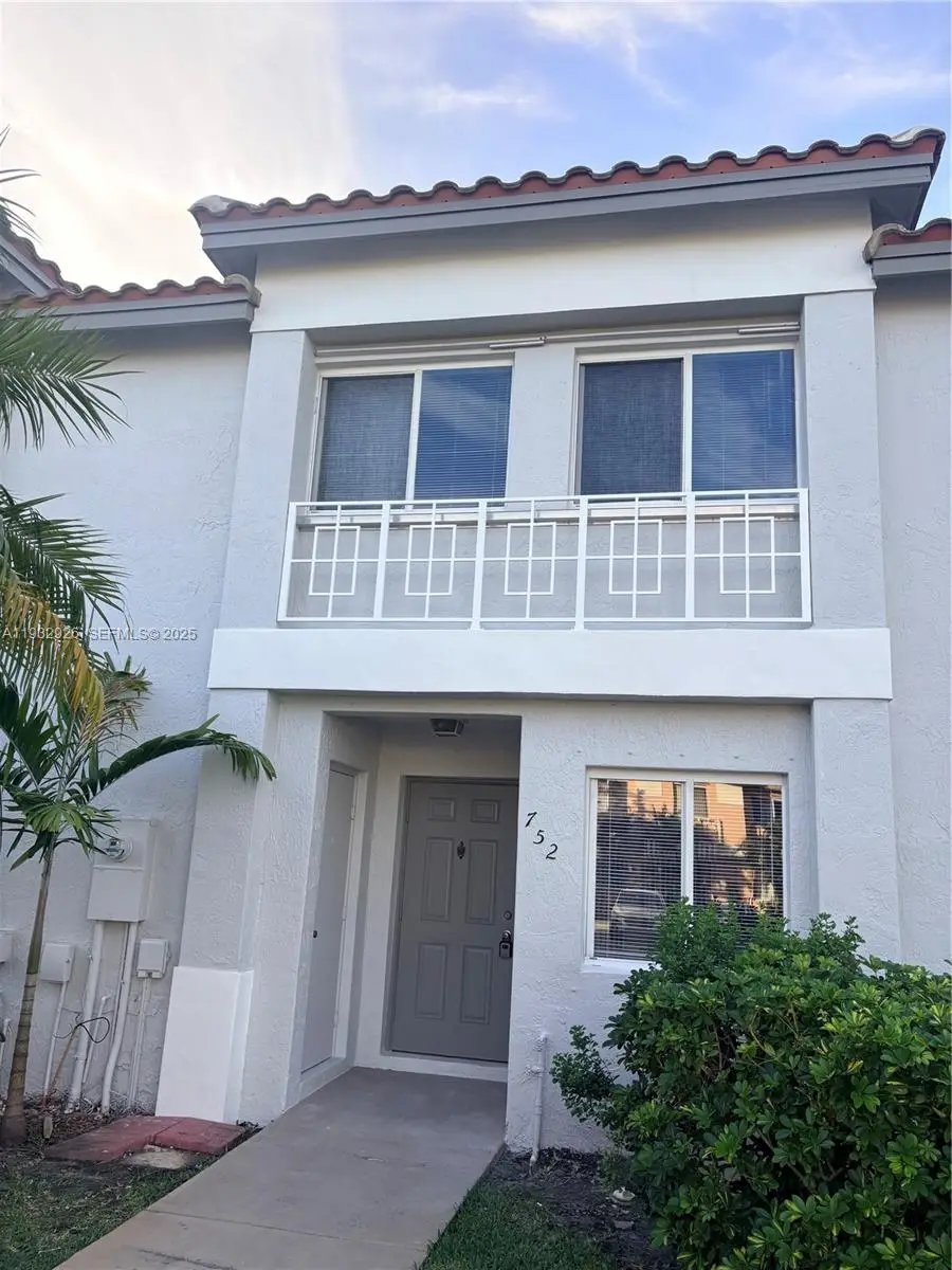 752 NW 208th Ter, Pembroke Pines, FL 33029 - Image #3