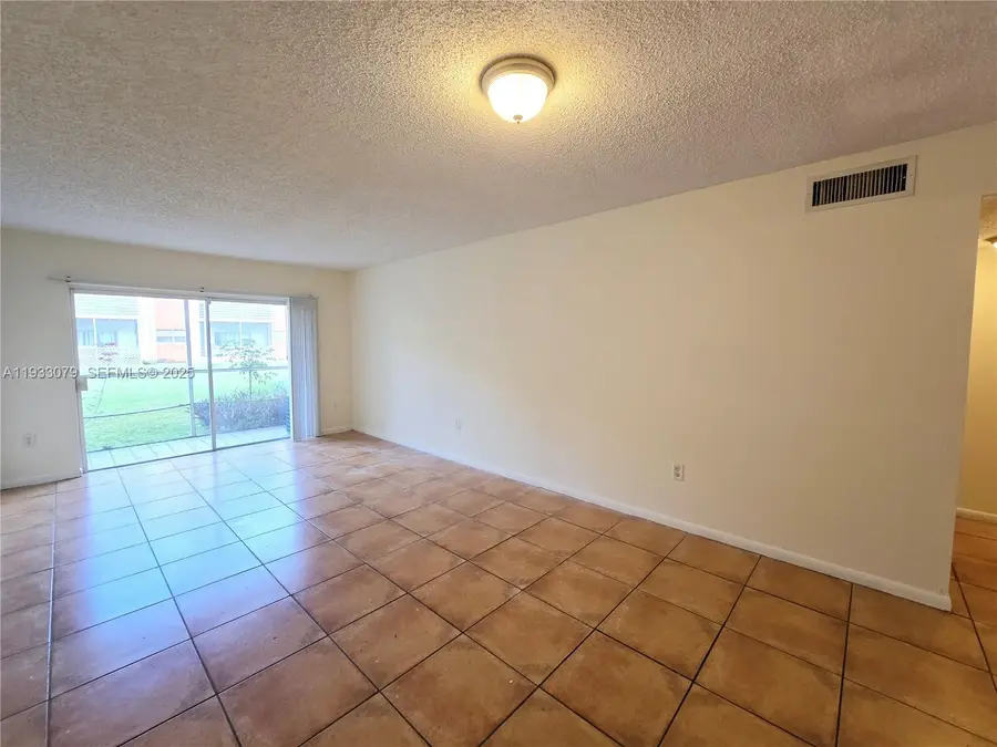 3600 NW 21st St #103, Lauderdale Lakes, FL 33311 - Image #3