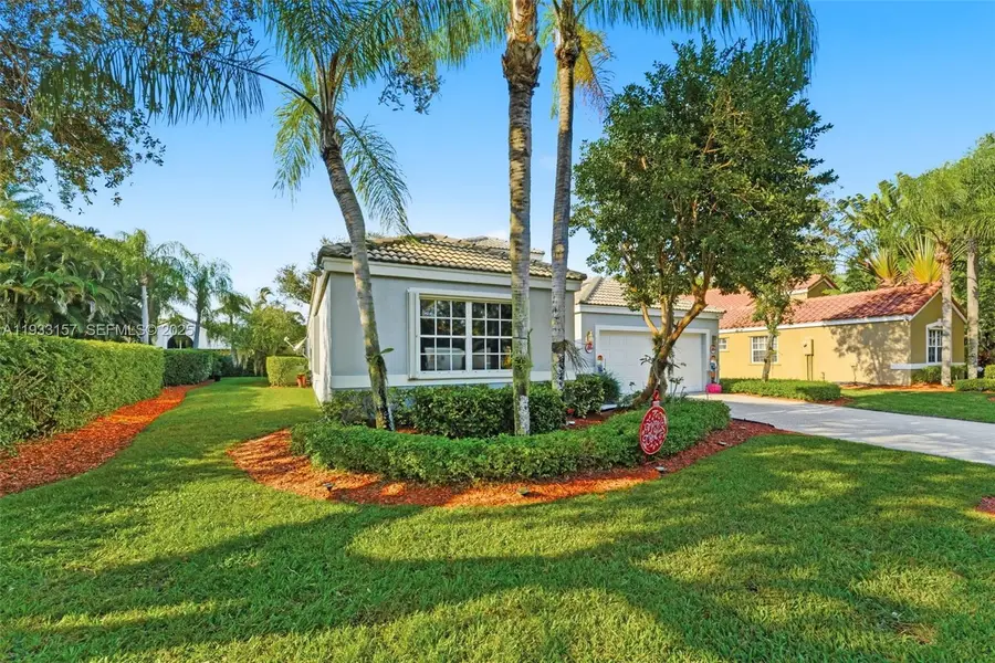 2019 Cove Ln, Weston, FL 33326 - Image #2