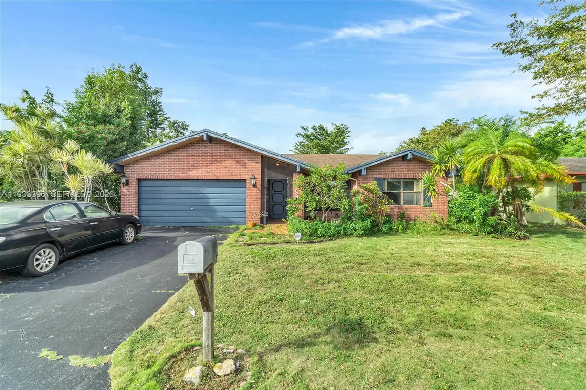 7545 NW 99th Ave, Tamarac, FL 33321 - Image #1