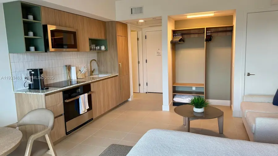 159 NE 6th St #4010, Miami, FL 33132 - Image #2