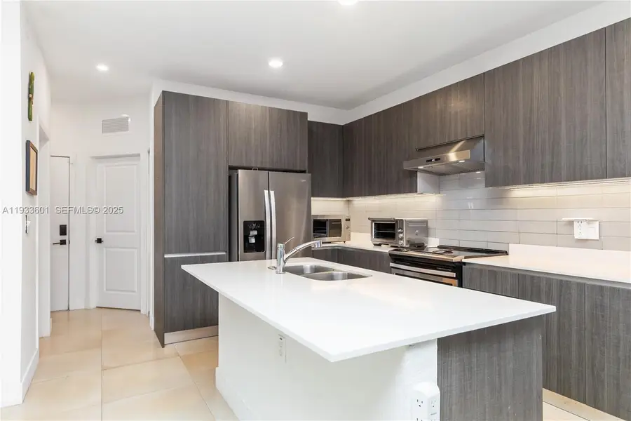 541 SW 91st Ct, Miami, FL 33174 - Image #3