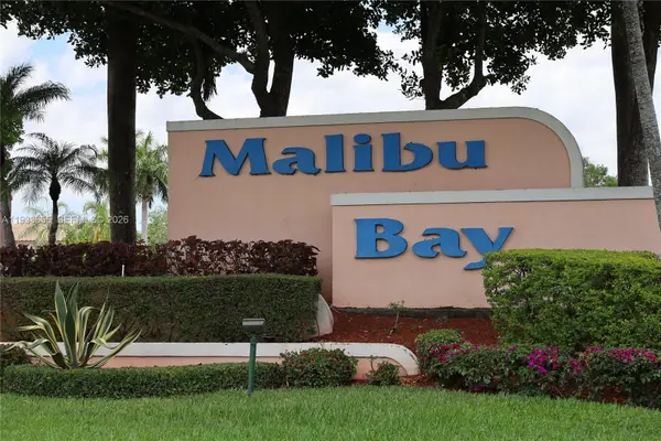 20816 NW 2nd St, Pembroke Pines, FL 33029