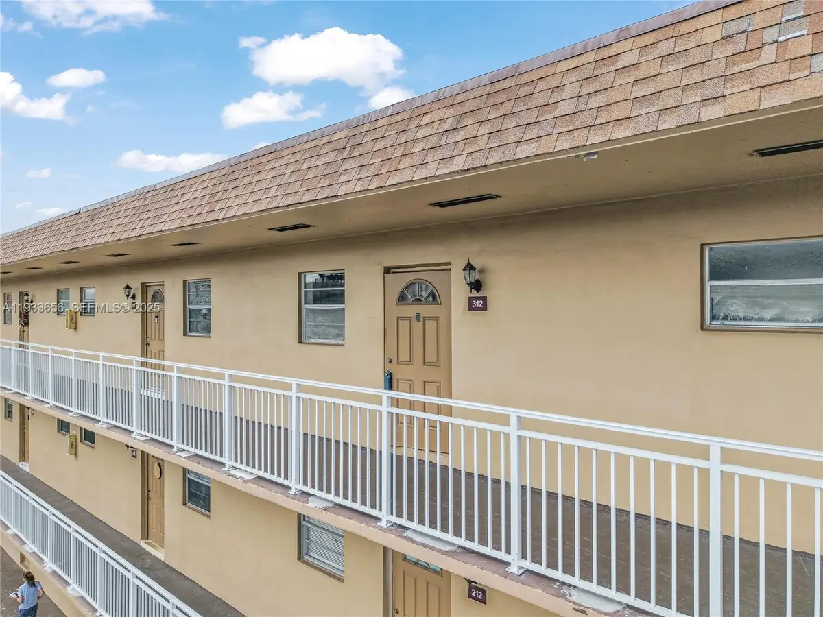 5021 W Oakland Park Blvd #312, Lauderdale Lakes, FL 33313 - Image #1