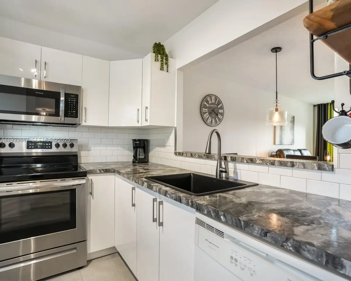 4706 NW 36th St #507, Lauderdale Lakes, FL 33319 - Image #1