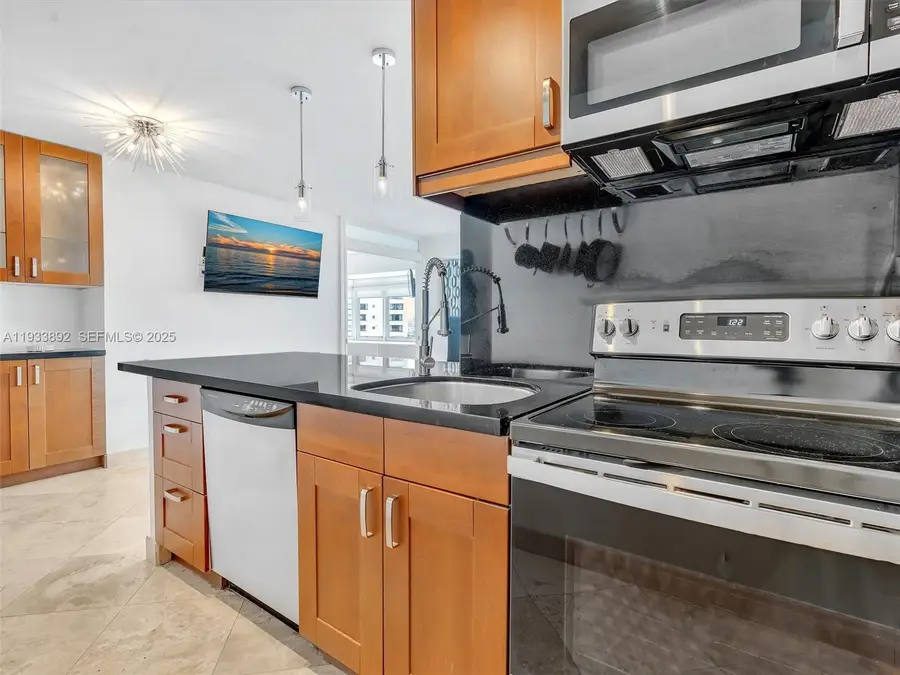 1881 Washington Ave #10G, Miami Beach, FL 33139 - Image #3