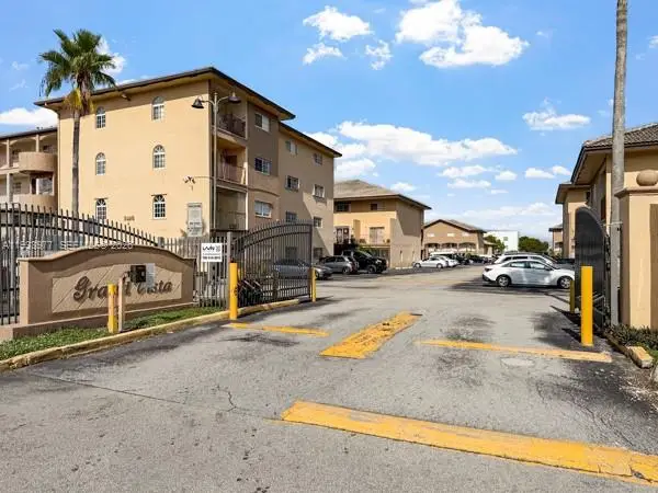 8851 NW 119th St #6101, Hialeah Gardens, FL 33018 - Image #1