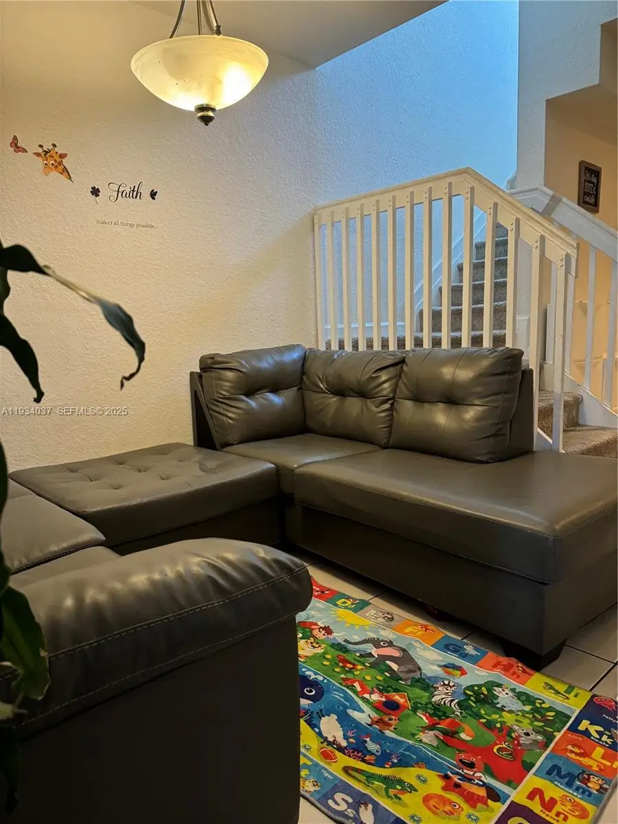 1043 SE 23rd Ave, Homestead, FL 33035 - Image #2