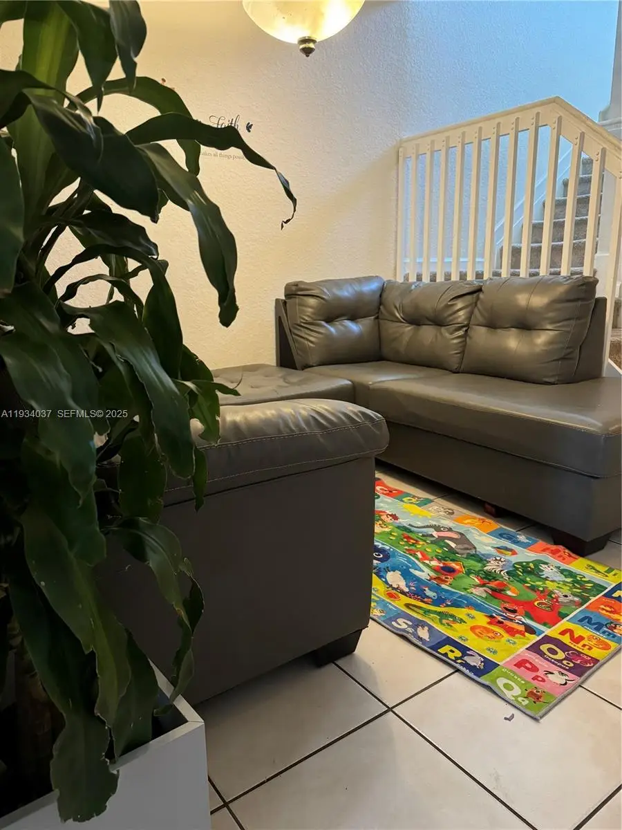 1043 SE 23rd Ave, Homestead, FL 33035 - Image #3