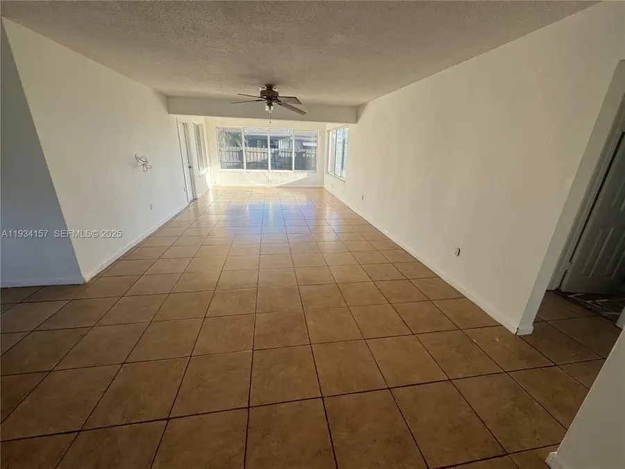 8511 NW 11th St, Pembroke Pines, FL 33024 - Image #2