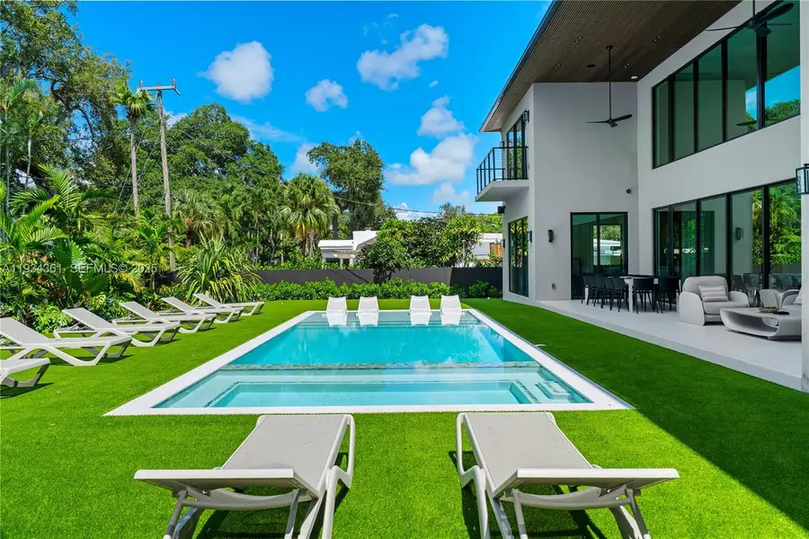 19900 NE 21st Ct, Miami, FL 33179 - Image #2