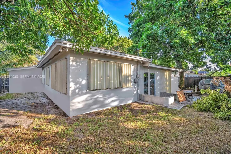 16234 NE 9th Ct, North Miami Beach, FL 33162 - Image #3