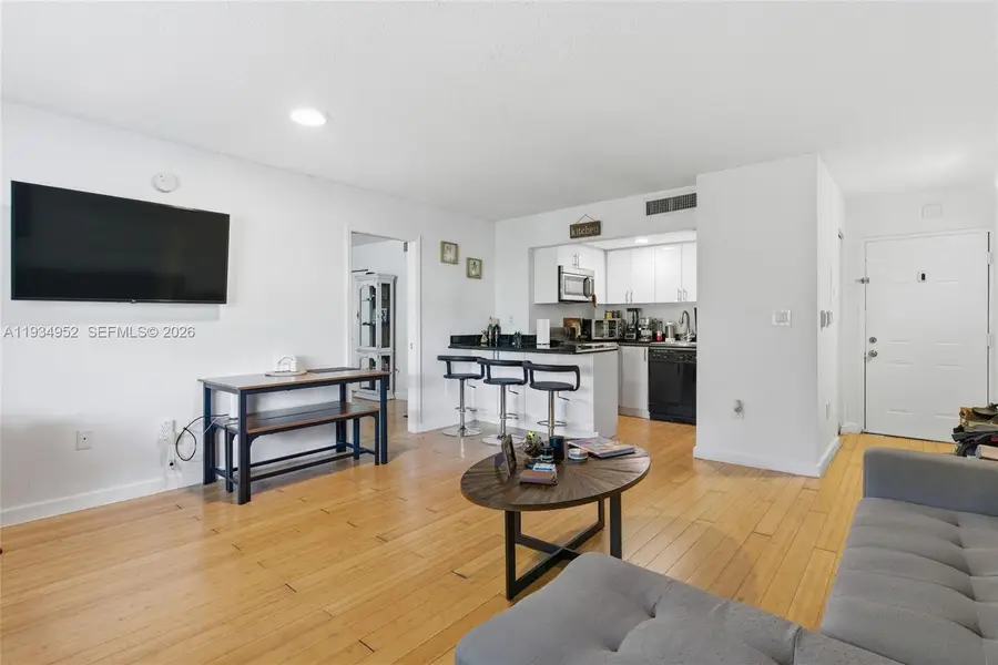 950 NW 11th St #3B, Miami, FL 33136 - Image #2