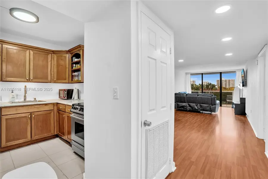 3675 N Country Club Dr #410, Aventura, FL 33180 - Image #3