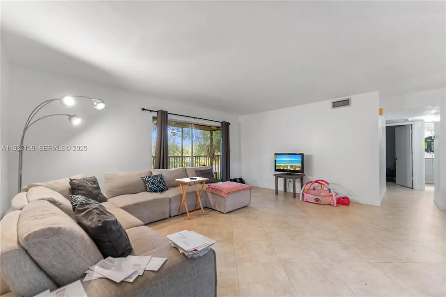 3021 N Oakland Forest Dr #208, Oakland Park, FL 33309 - Image #3