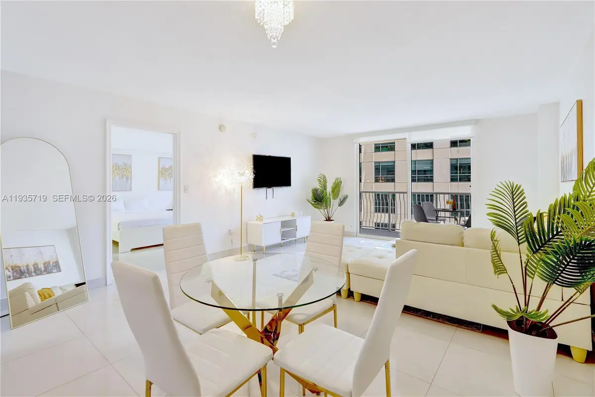 1200 Brickell Bay Dr #2504, Miami, FL 33131 - Image #1