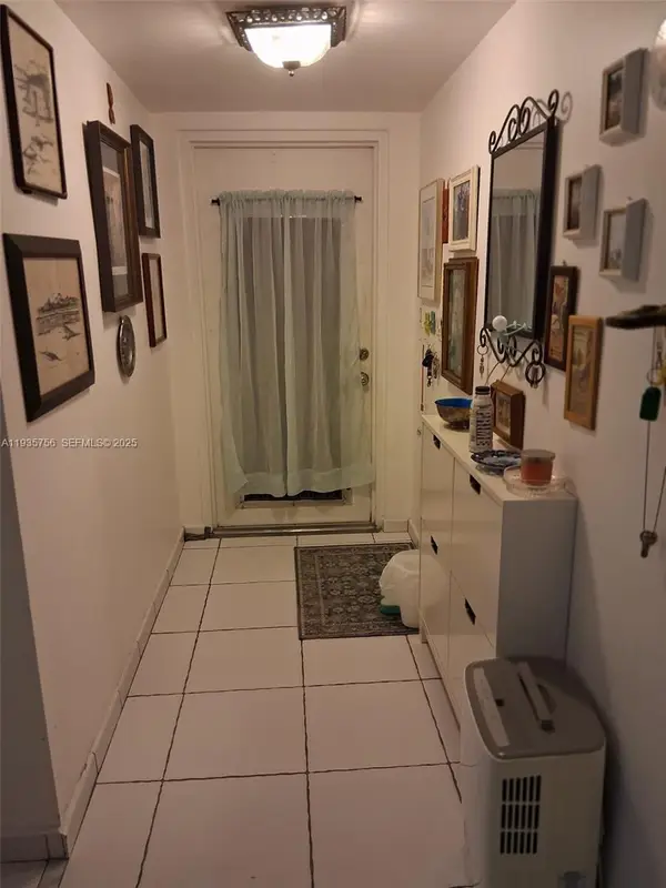 9221 Sunrise Lakes Blvd #204, Sunrise, FL 33322